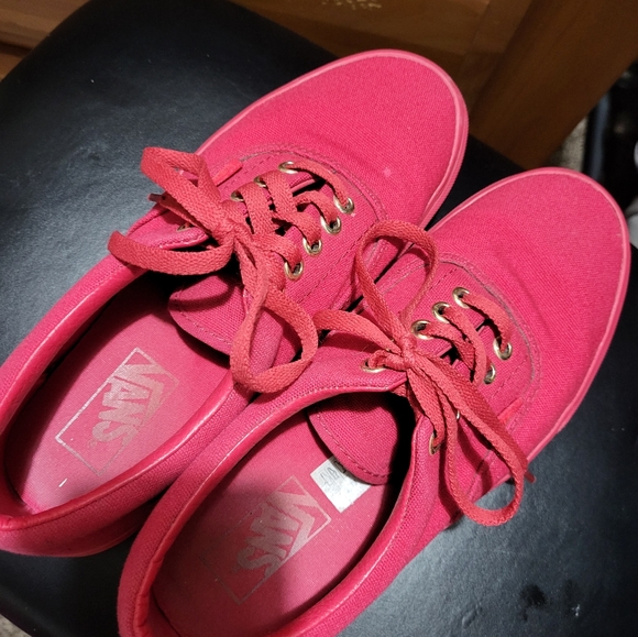 Red vans - Picture 5 of 5